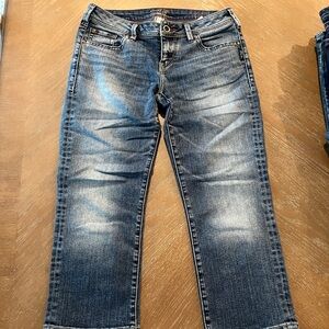 Silver Jeans Women's Aiko Capri.  116